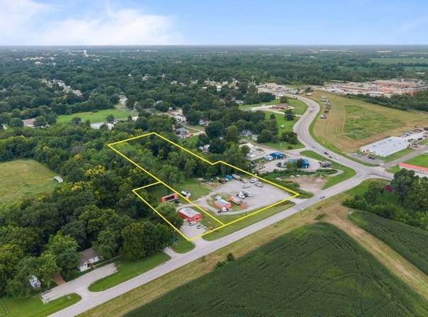 1418 Highway M, Sedalia, MO 65301