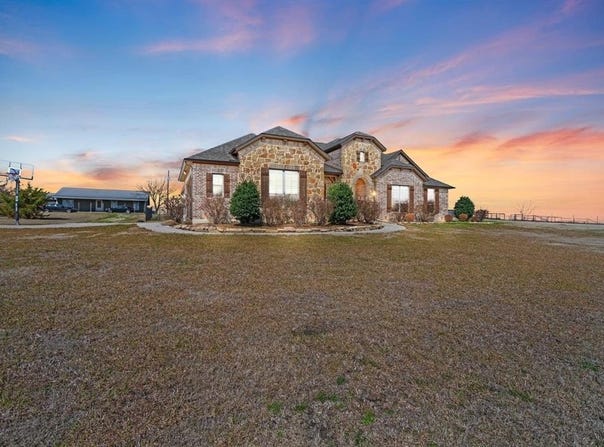 617 Zmolek Road, Ennis, TX 75119