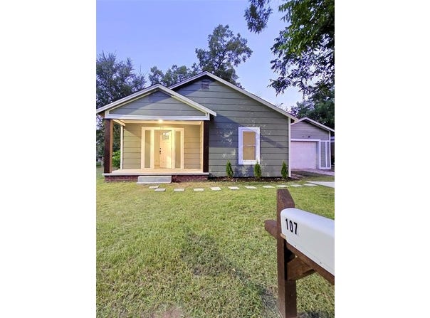107 W Redbud Street, Gilmer, TX 75644