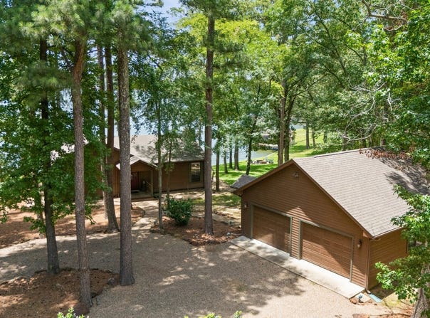 400 Windy Point Drive, Mount Vernon, TX 75457