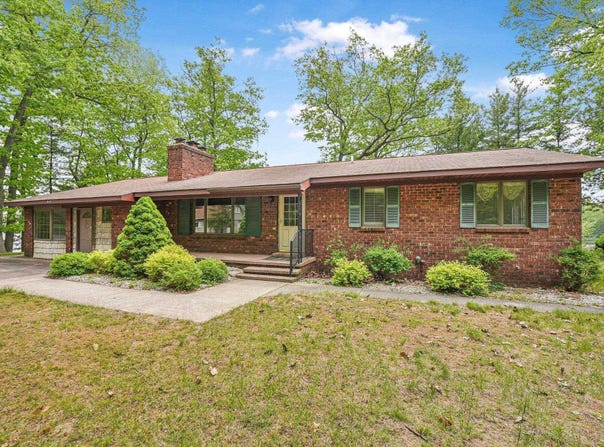 9017 Clam Lake Road, Bellaire, MI 49615