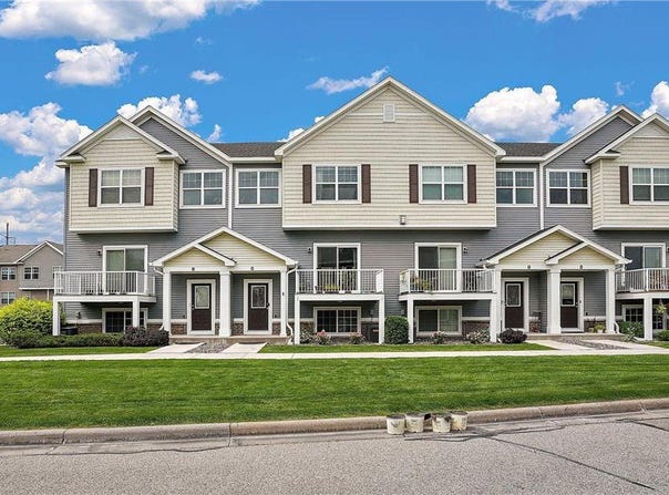 9690 Independence Circle, Chanhassen, MN 55317