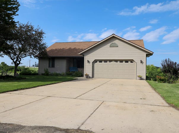N1468 Sunset Drive, Lodi, WI 53555