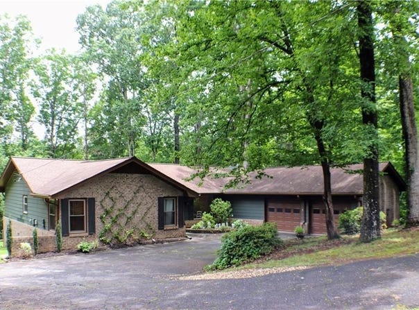 1310 Larkview Drive SW, Lilburn, GA 30047