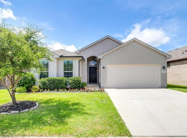 1424 Doe Meadow Drive, Fort Worth, TX 76028
