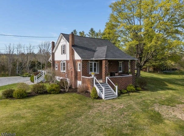 27 Stillwater Rd, Hardwick Twp., NJ 07825-9556