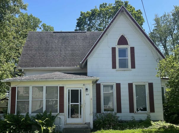 202-204 W Green Street, Fox Lake, WI 53933
