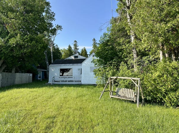914 LAKESIDE DRIVE, MACKINAW CITY, MI 49701