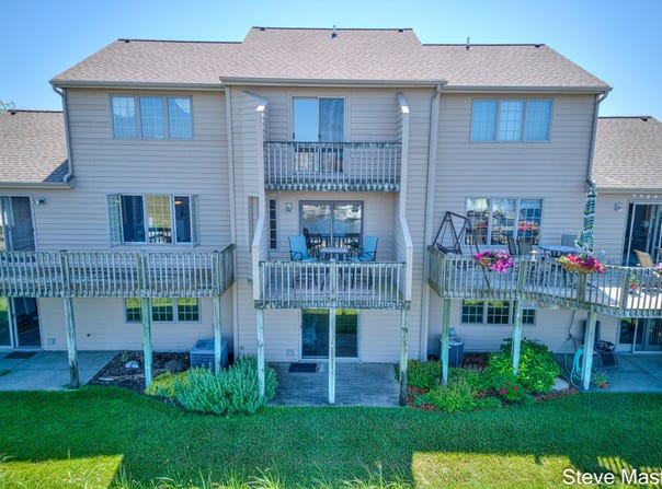1406 E Harbour Towne Circle, Muskegon, MI 49441