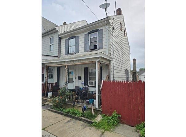 21 Railroad Ave, Phillipsburg Town, NJ 08865-3211
