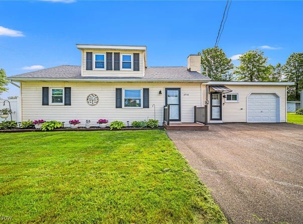 2716 Russell Road, Ashtabula, OH 44004