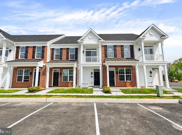 2 IVY LANE, LEVITTOWN, PA 19055