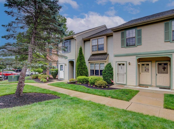 111 Wyndham Place, Robbinsville, NJ 08691