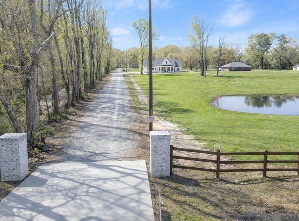 10642 Summerside Dr, Baker, LA 70714