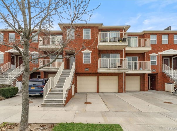 12206 Powells Cove Boulevard, College Point, NY 11356