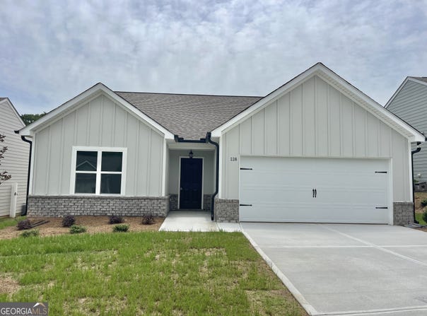118 Charleston, Milner, GA 30257