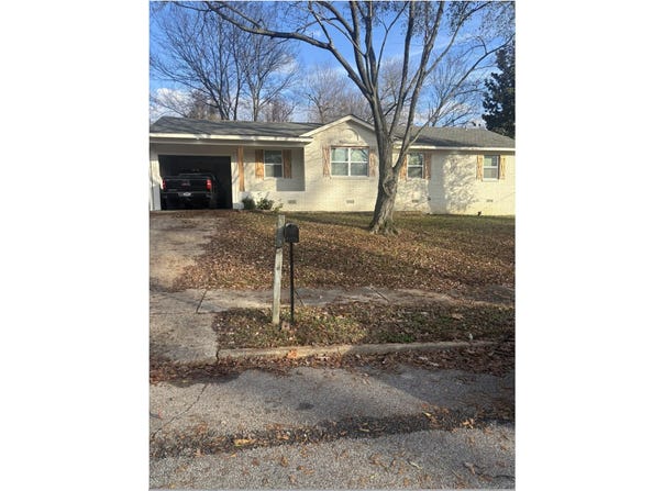 3294 LOCKMEADE Dr, Memphis, TN 38127