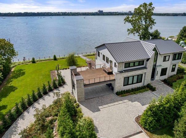 4 Shore Cliff Place, Great Neck, NY 11023