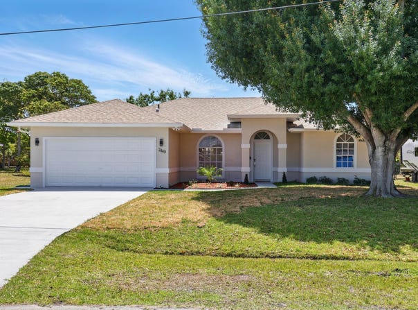 2449 SE Rock Springs Drive, Port Saint Lucie, FL 34952