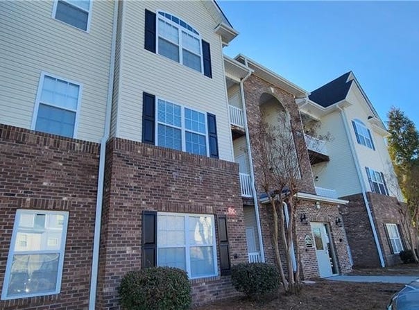 2421 Eagle Creek Court, Winston-Salem, NC 27103