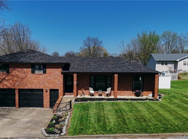 421 W Bourbon Street, Eldon, MO 65026