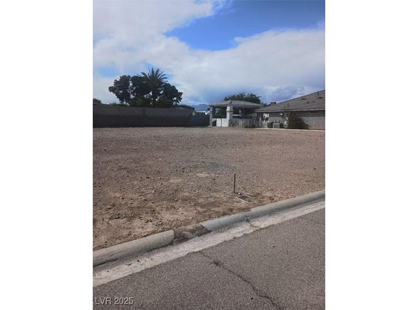 Woodstock Court, Las Vegas, NV 89118