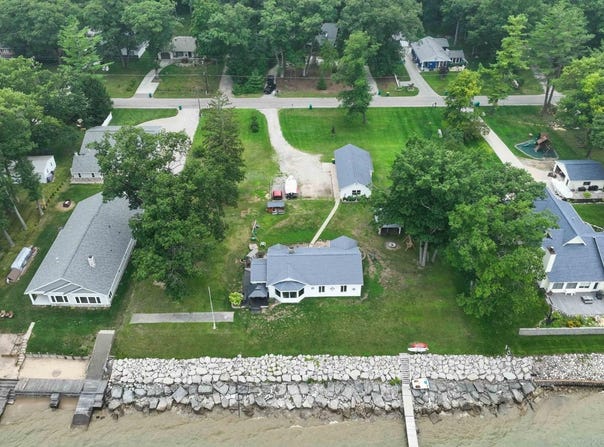 1527 Douglas Drive, Tawas City, MI 48763