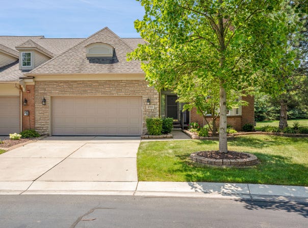 2351 Lexington Circle S, Canton, MI 48188