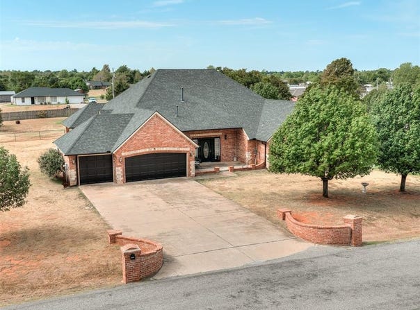 2365 Elm Tree Lane, Blanchard, OK 73010