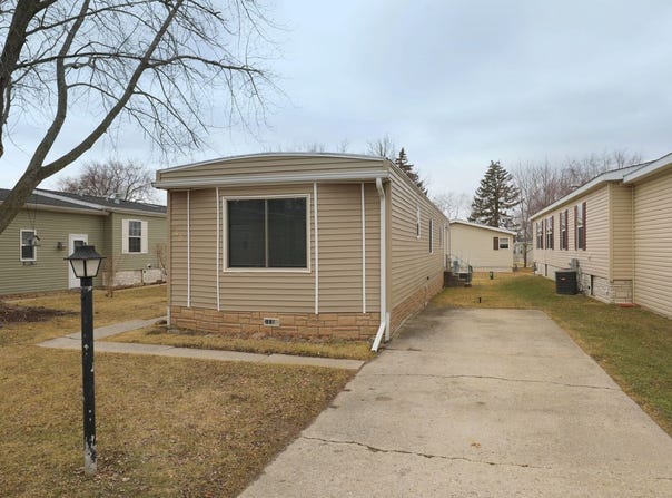 240 Fox Lane, Belvidere, IL 61008
