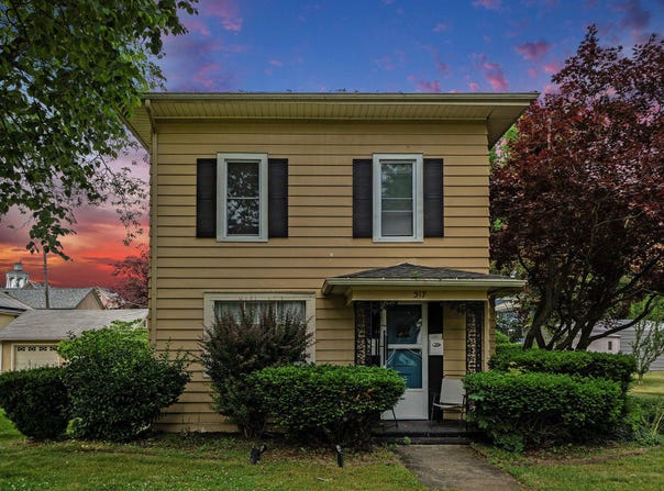 317 E Chart Street, Plainwell, MI 49080