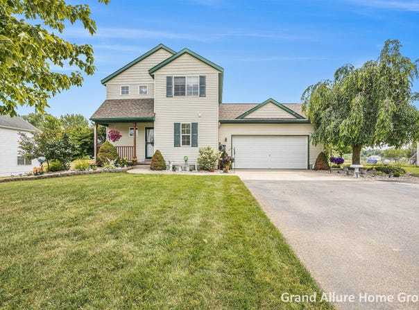 2216 Avalon View Drive NE, Cedar Springs, MI 49319