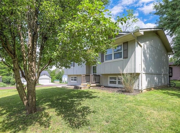 606 W Smith Street, Spring Hill, KS 66083