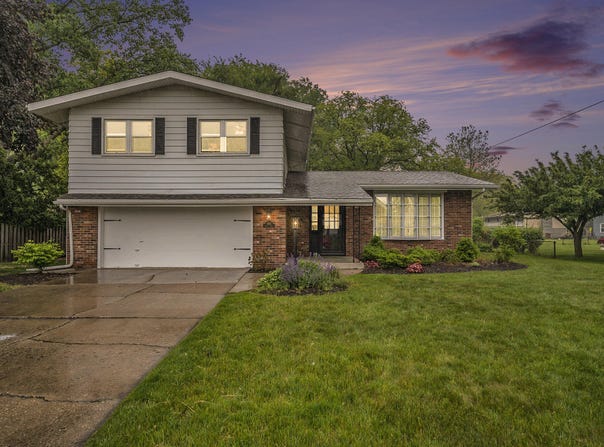 9307 Walnut Drive, Munster, IN 46321