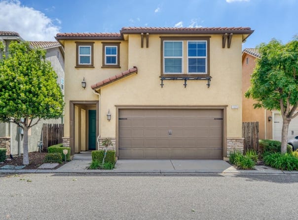 1525 Piccadilly Lane N, Clovis, CA 93619