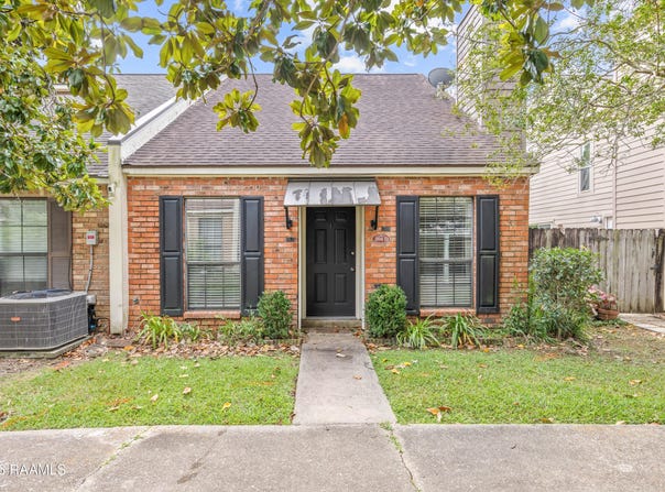 204 Long Plantation Boulevard, Lafayette, LA 70508