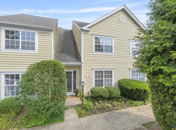 1371 LE PARC TER, CHARLOTTESVILLE, VA 22901