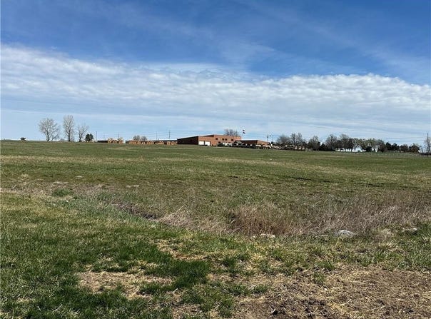 1302 Heatherwood Drive, Paola, KS 66071