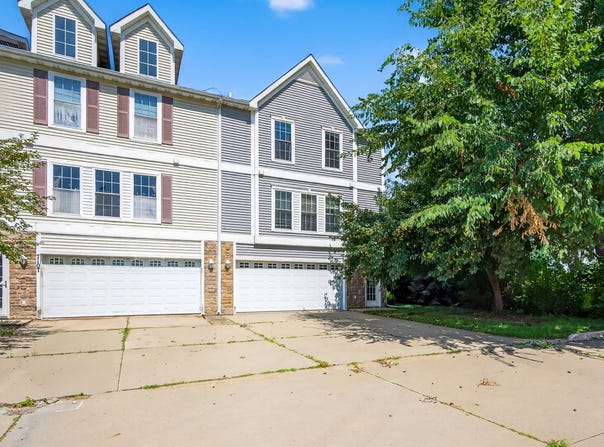8302 Westown Parkway unit: 7106, West Des Moines, IA 50266