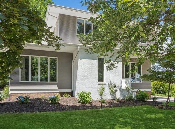319 Hutchinson, IA 52246