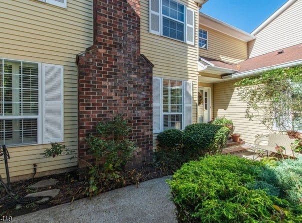 8 Birdseye Cir, Wayne Twp., NJ 07470-4944