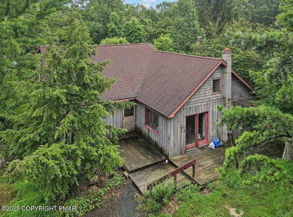 216 Buckhorn Lane, Cresco, PA 18326