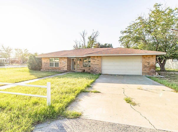 500 Skylark Ave, Monahans, TX 79756