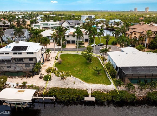 17901 Grey Heron Court, Fort Myers Beach, FL 33931
