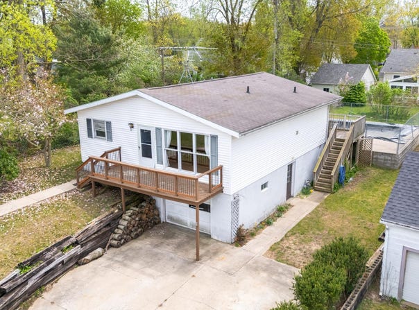 3742 School Street, Bridgman, MI 49106