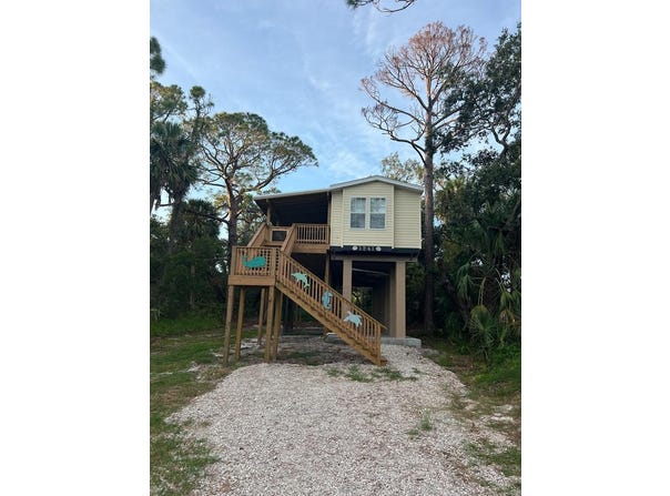 1241 Hawthorne Ave, Cedar Key, FL 32625