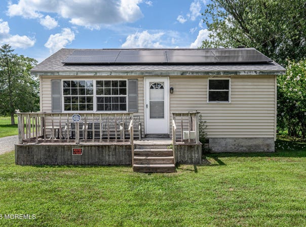 93 N Maple Avenue, Tuckerton, NJ 08087