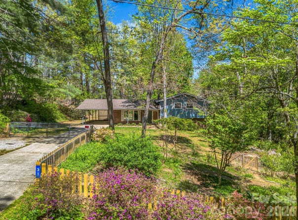31 Firefly Lane, Saluda, NC 28773