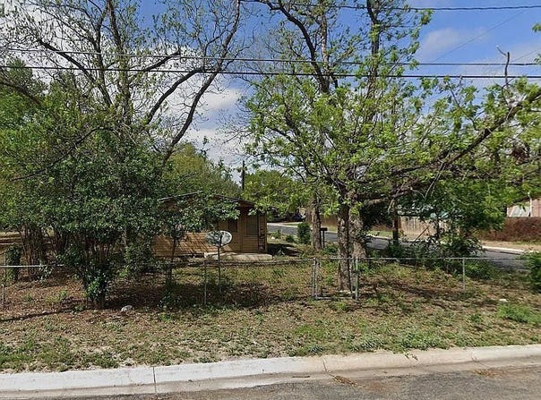 202 16th St, Hondo, TX 78861