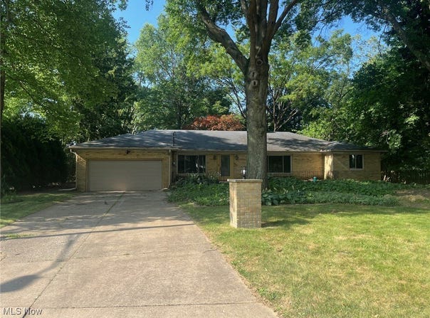 2947 Chamberlain Road, Fairlawn, OH 44333